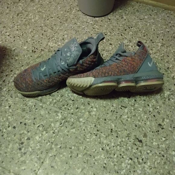 All LeBron shoes - Picture 10 of 10